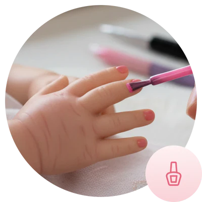 Unhas manicuras com acabamento manual